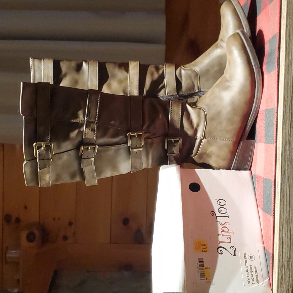 2 Lips Too Boots Size 7